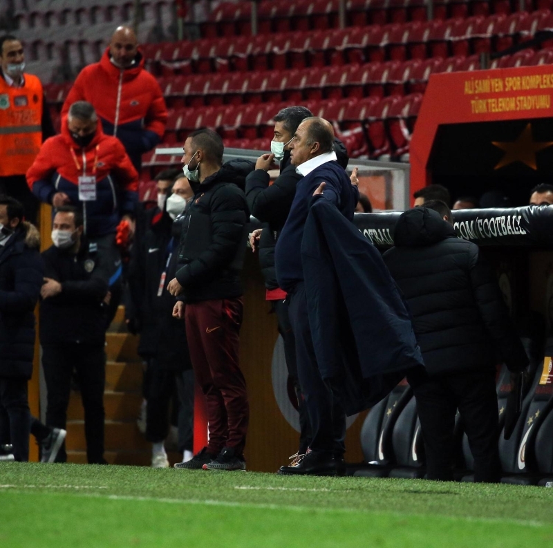 <p>'Mücadelesi için Kayserispor'u kutluyorum. Hem 11-11 hem 11'e 10 olan bölümde. Ancak 1 tane şutları var o da gol oldu. </p>