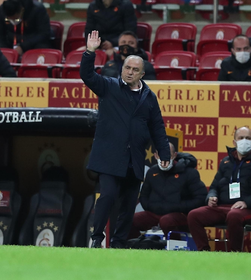 <p>Maçın içerisinde oyununun momentumunu karşı taraf düşürdükten sonra uzatmayı fazla vermenin de anlamı yok.</p>