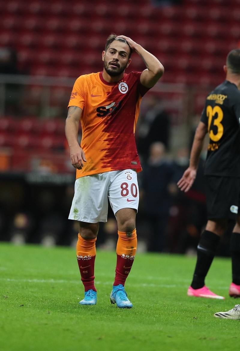 <p>Biz oynamak istiyoruz. Genel maça bir bakın bakalım. Her saniye oyun duruyor.</p>