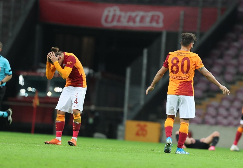 <p>'Radamel Falcao'nun bahii kadar kurulmu Kayserispor takmna 11'e 10 oynuyorsun, haksz bir penalt ile ne geiyorsun, pis bir gol yiyorsun ve sonra hakem diyorsun. Bu ayptr.'</p>