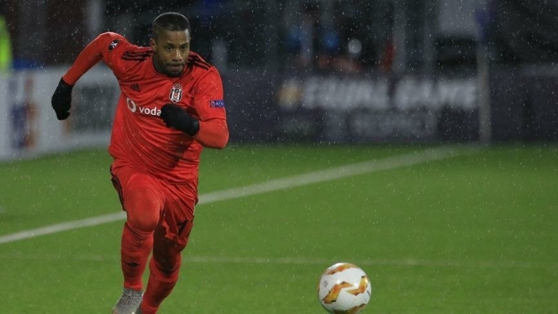 'PSV Eindhoven'a dnecek misin?' sorusunu yantlayan Jeremain Lens, 'Her futbolcu zaman zaman byle eyleri dnebilir ama ben Beikta'n futbolcusuyum. Beikta ile szlemem var ve baka bir ey dnmyorum. Sadece Beikta'a odaklanyorum.' dedi.