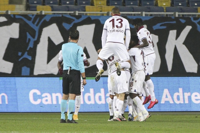 <p>2 hafta, 6 puan, gol yememek, belki 3-4 adım attırdı bize ama hücum organizasyonlarına da adım adım gideceğiz. 2 hafta gol yemeden kazanmak son derece mutluluk verici...</p>