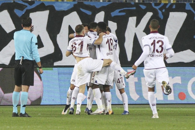 <p>Maç sonucu karşılaşmayı değerlendiren Trabzonspor Teknik Direktörü Abdullah Avcı...</p>