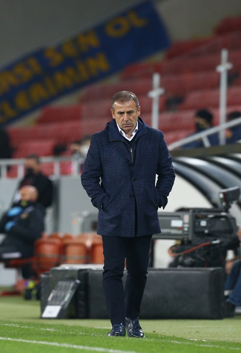 <p>MKE Ankaragücü, karşılaşmada önce tesislerinde kurban kesti. Beştepe Tesisleri'nde yönetim kurulu üyeleri, teknik heyet ve futbolcuların katılımıyla kurban kesilerek dualar edildi.</p>