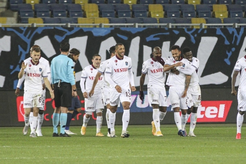 <p>Öte yandan <span >Abdullah Avcı geldikten sonra çıktığı iki Süper Lig maçında 6 puan toplayan </span><span >Trabzonspor</span></p><p> (2G), sezonun ilk sekiz karşılaşmasında aynı sayıda puan elde etmişti (1G 3B 4M). (OPTA)</p>