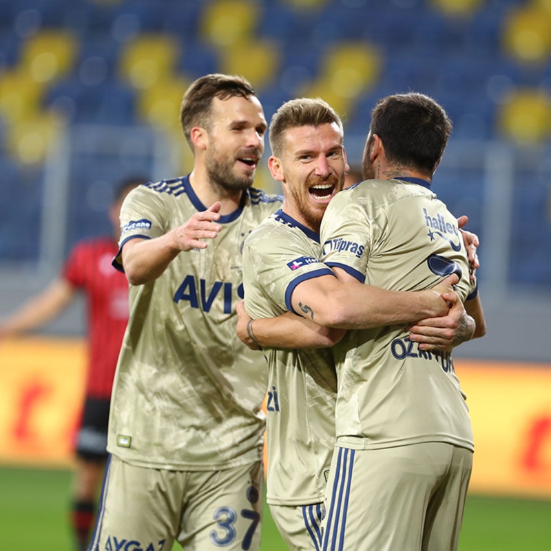 <p>Erol Bulut'un ��rencileri, haftan�n en �nemli m�cadelesi �ncesinde 20 puan ve averajla 2. s�rada bulunuyor.</p>