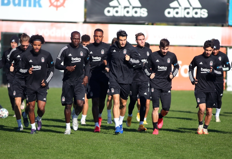 <p>Siyah beyazlıların derbideki muhtemel kadrosu Utku-Rosier-Necip (Welinton)-Montero-Rıdvan-Josef-Ghezzal-Atiba-Mensah-Larin-Aboubakar şeklinde.</p>