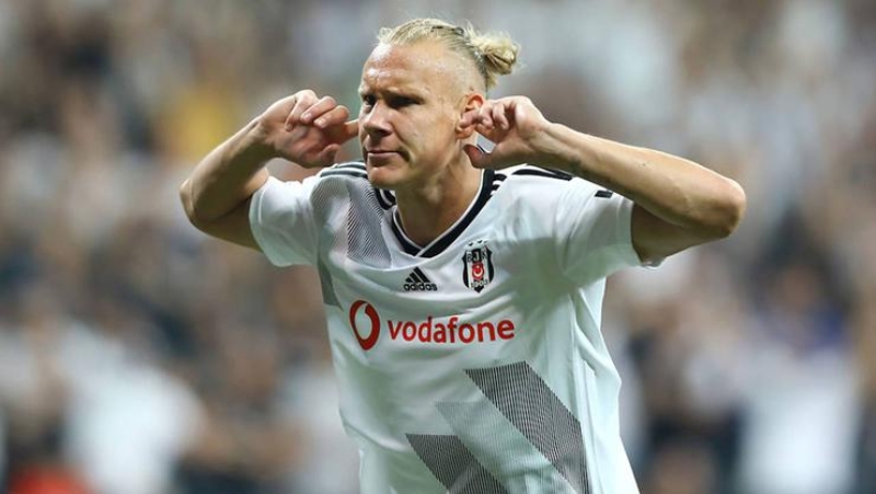 <p>Türkiye ile oynanan milli maçta Covid-19 olduğu açıklanan ve hala karantina süreci devam eden Hırvat futbolcu Domagoj Vida ile sağ alt baldırında zorlanma olan Gökhan Töre de maç kadrosuna girmeyecek diğer iki futbolcu olacak.</p>