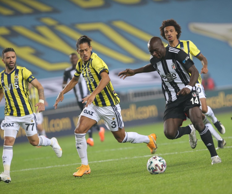 <p>Josef-Atiba-Mensah-Dorukhan ve Ghezzal gibi isimlerden bu maçlarda üst düzey performans alan Yalçın, rakibin güçlü yönlerine yaptırdığı amansız preslerle hücum akışını kapattığı gibi, hızlı ataklarla da golleri atarak maçları kazanıyor. </p>