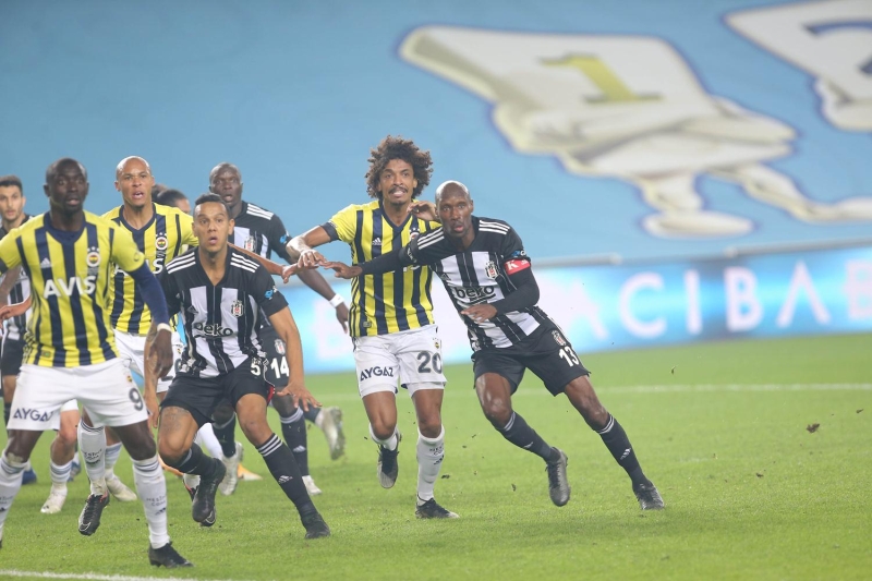 <p>Rakip analizlerini müthiş yapan Sergen Yalçın, maçları orta sahada kazanmayı seviyor.</p>