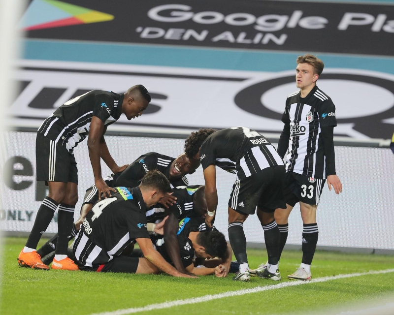 <p>15 senede oynanan 18 maçın 11'ini Fenerbahçe kazanırken, 7 maç beraberlikle sonuçlanmıştı. </p>