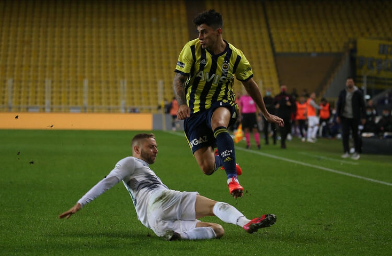 <p><b>DERB�DE SAKATLANDI...</b></p>