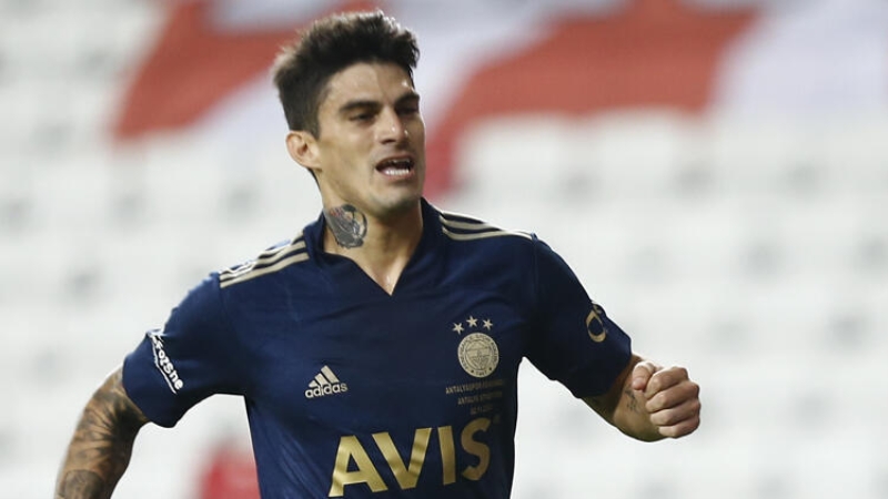 <p><b>GARANT� �CRET YOK </b></p><p>Zaman zaman sakatl�k sorunu ya�ayan Diego Perotti'nin s�zle�mesinde garanti �cret bulunmamas� Fenerbah�e'nin i�ine yarayacak.</p>