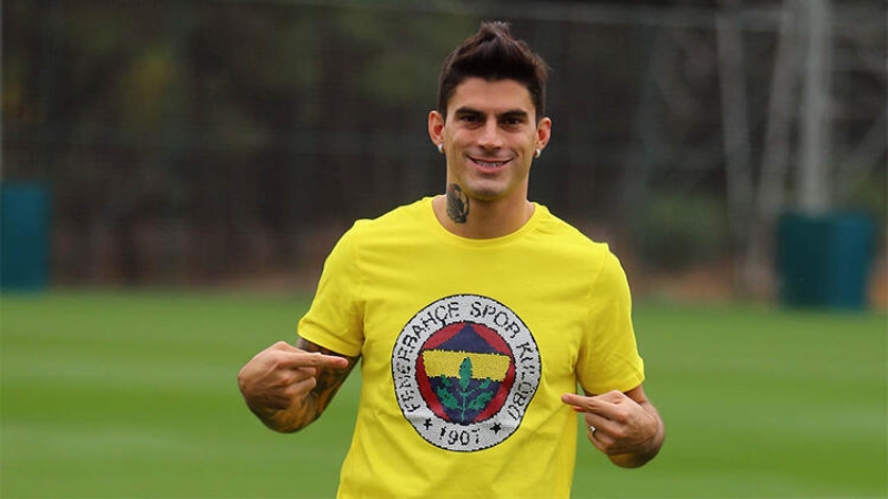 <p>Ajansspor'un haberine g�re, T�rkiye’de transfer d�neminin bitti�i 5 Ekim’de Fenerbah�e ile 2+1 y�ll�k s�zle�me imzalayan Arjantinli oyuncu, kul�p ile anla�mas�na g�re ma� ba�� �cret al�yor ve garanti �creti bulunmuyor.</p>