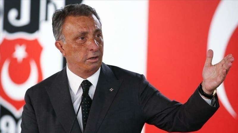 <p><b>'SATARLARSA ALACAĞIZ'</b></p><p>Rosier'i satarlarsa, gelirse alacağız. Beğendiğim ve sevdiğim bir futbolcu. Görüşmeler olmadı. Teknik kadronun onayını almadan yaptığımız bir transfer bu. İyi ki denk gelmiş şansımıza.</p>