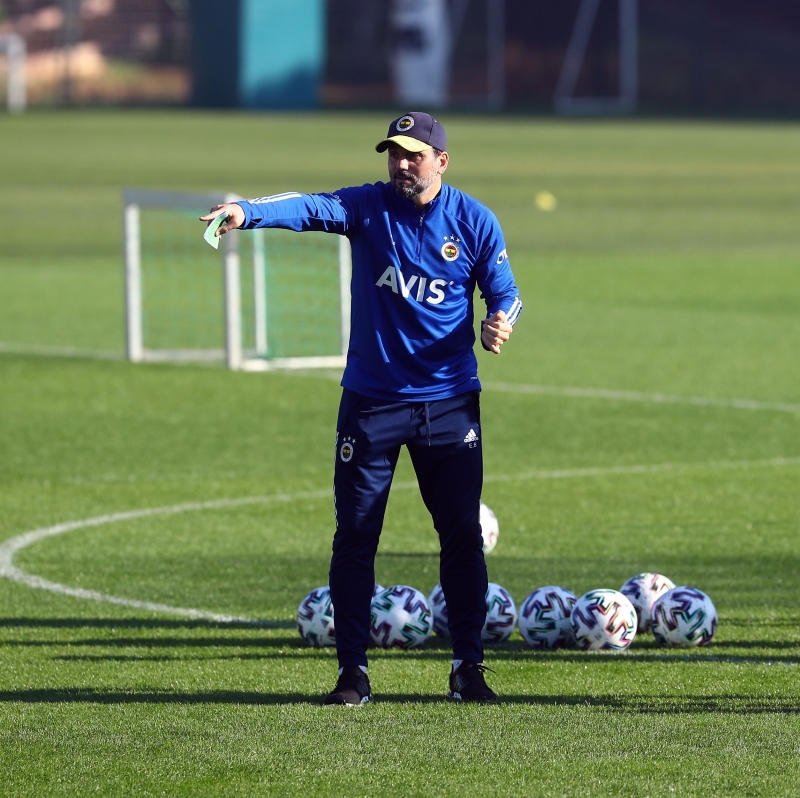 <p>Sosa ile özel bir görüşme yapan Bulut, 'Sana güvenim tam. Kaliteni yansıtmanı bekliyorum' dedi.</p>