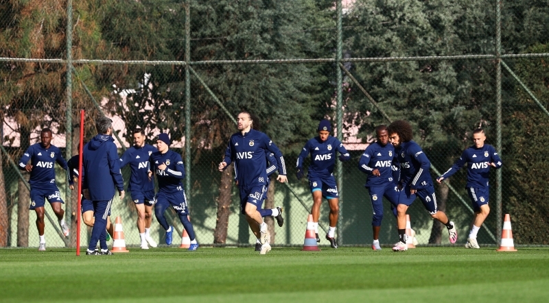 <p>Valencia'nın, 2. yarıda oyuna dahil olması bekleniyor.</p><p><br></p><p>Takvim</p>