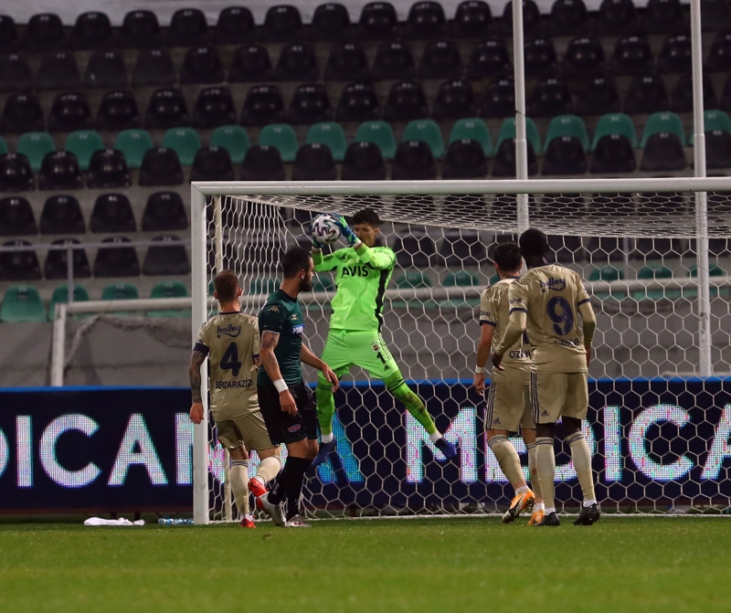 <p>Kar��la�maya �ok istekli ba�layan sar� lacivertliler; hen�z 9. dakikada Cisse ile perdeyi a�arken, 40'ta sahneye ��kan Tisserand, skoru 2-0 yapt�</p>