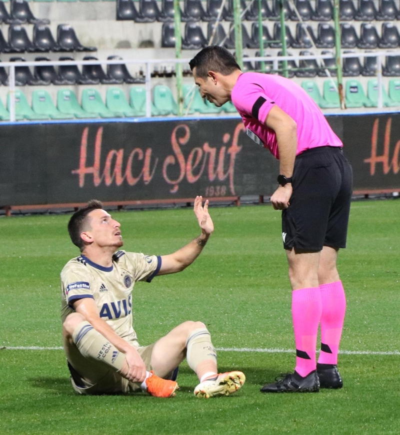 <p>Ma��n kalan b�l�mlerinde harika kurtar��lar�na devam eden Altay Bay�nd�r, 6 kezle S�per Lig'de en fazla �ut kurtard��� ma�� oynad�.&nbsp;</p>