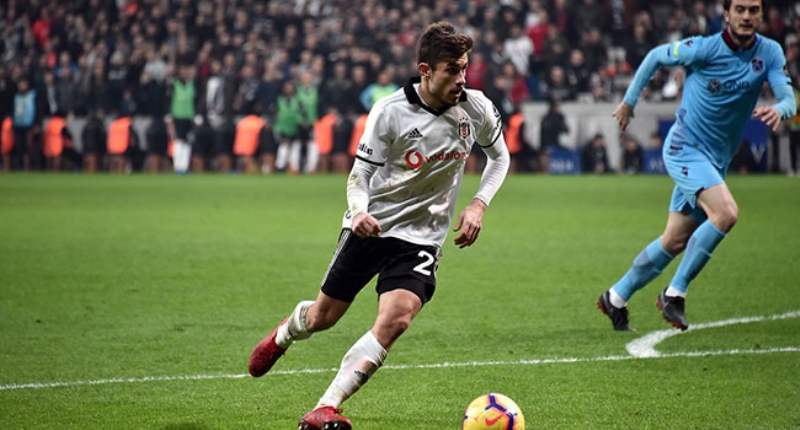 <p><b>FENERBAHÇE TAKİPTEYDİ</b><br></p><p><br></p><p>Beşiktaş Kulübü’nün Dorukhan’ın 1.5 milyon euroluk maaş talebine ilk etapta kesin şekilde olumsuz yanıt vermesinin ardından devreye Fenerbahçe girmişti.</p>