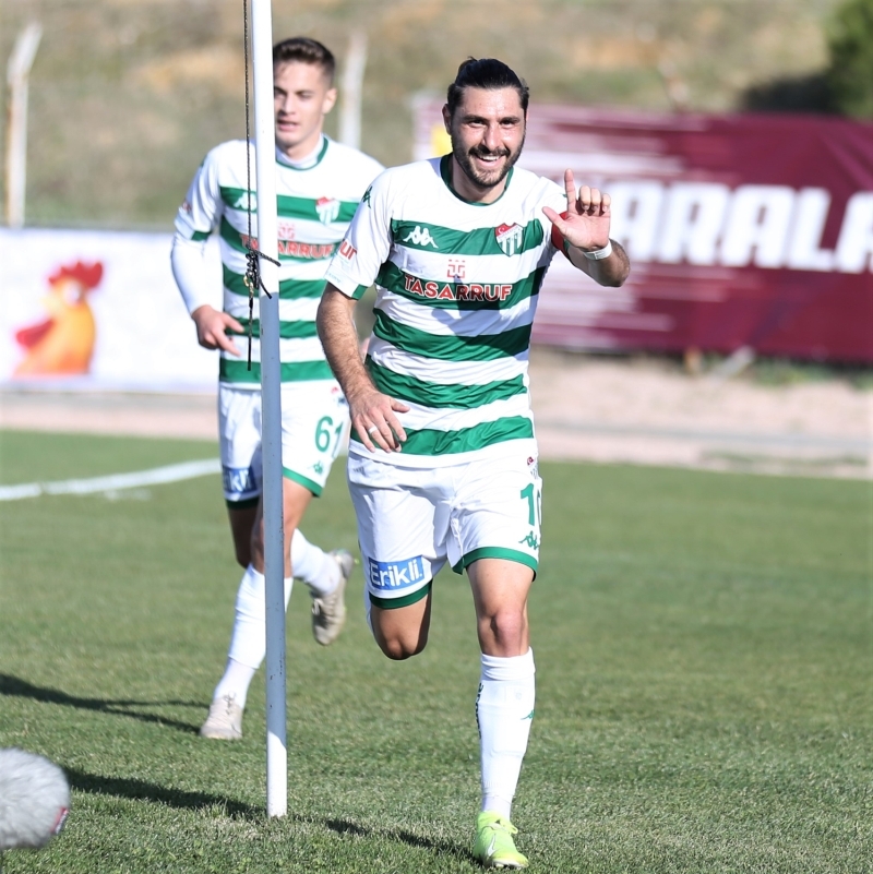 <p>Goller: Dk. 45 zer Hurmac, Dk. 52 Ali Akman (Bursaspor), Dk. 68 shak akmak (Penaltdan) (Royal Hastanesi Bandrmaspor)</p>
