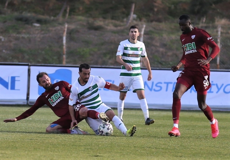 <p>Bursaspor formas giyen 18 yandaki gen yetenek Ali Akman, 4 malk suskunluunu bozdu ve Bandrmaspor alarn sarsarak bu sezonki gol saysn 8'e ykseltti.</p>