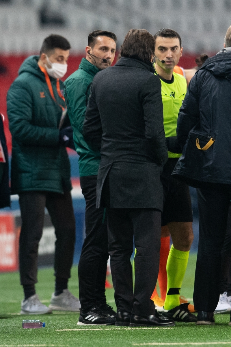 <p>PSG'li Mbappe'nin, Webo'ya rk saldrda bulunan 4. hakem iin 'Biz bu adamla oynayamayz' dedii belirtildi.</p>