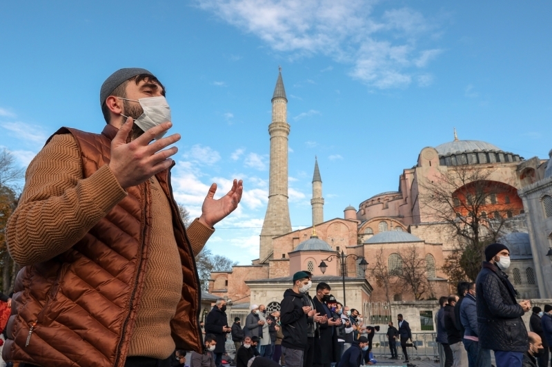 <p>Cuma vakti Trkiye genelindeki camilerde 'Su: Hayat ve ifa Kaynamz' konulu hutbe okunarak, yamur duas yapld.<br></p>