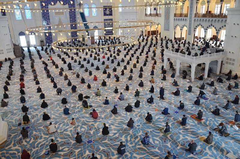 <p>Yaplan duaya yoldan geenler de eilik etti.</p>