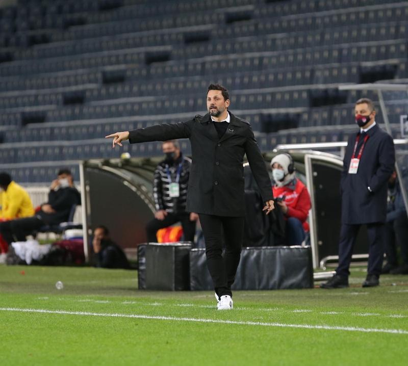 <p>Fenerbah�e, bu sezon evinde Konyaspor'a 2-0, Be�ikta�'a 4-3 ve Yeni Malatyaspor'a 3-0 kaybetti.</p>