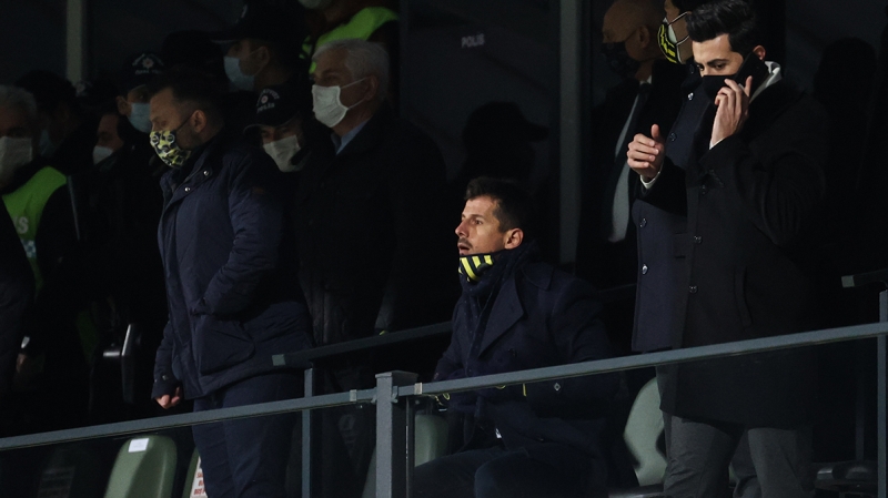 <p><b>EROL BULUT'TAN RAPOR STENECEK</b></p><p><br></p><p>Sportif direktr Emre Belzolu'nun da takmn durumundan ve teknik olarak ynetiminden rahatsz olduu renildi. </p>