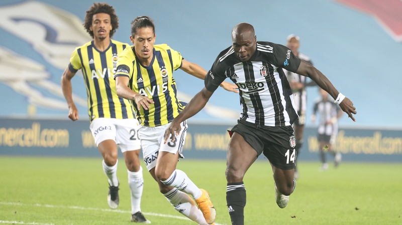 <p>Kadky'deki dev derbide Luiz Gustavo bir pozisyonda hata yaptn dnd Lemos'a bard. </p>