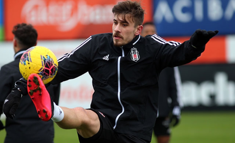 <p>Be�ikta� Y�netimi de bu rakam� kabul etmeyince iki taraf aras�ndaki <b>g�r��meler olumsuz bitti.</b></p>