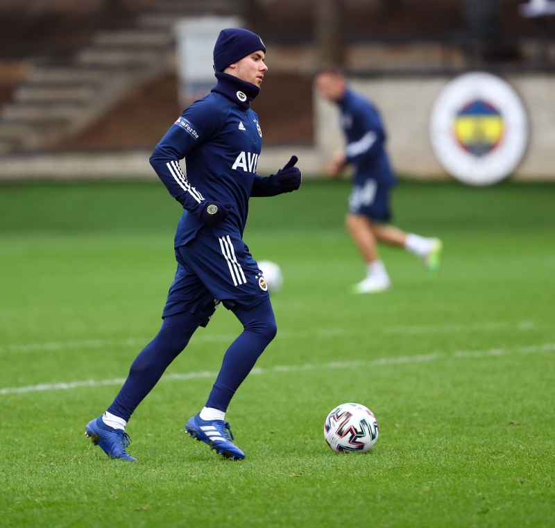 <p>Bu futbolcular da daha ok bireysel hareket ediyor.</p>