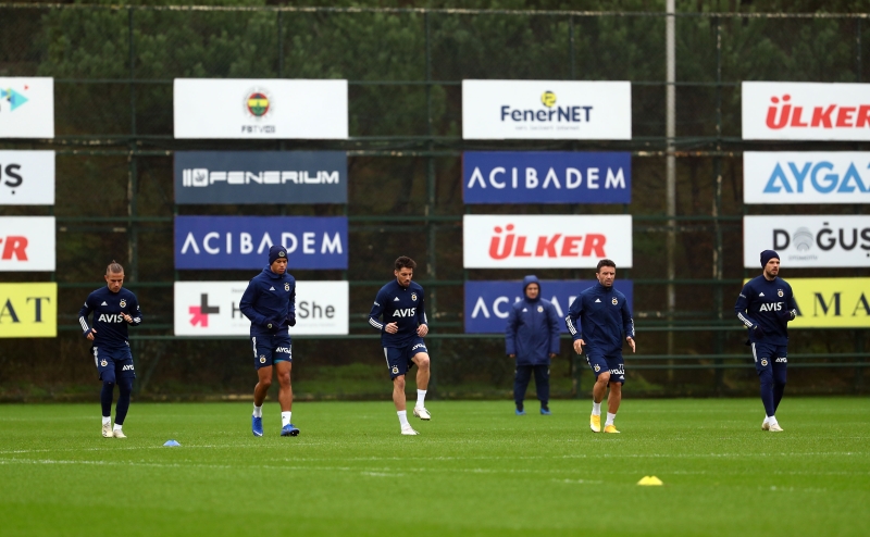 <p>Takm ruhunu yanstamayan Fener, kopuk bir futbol sergiliyor.</p><p><br></p><p>Takvim</p>