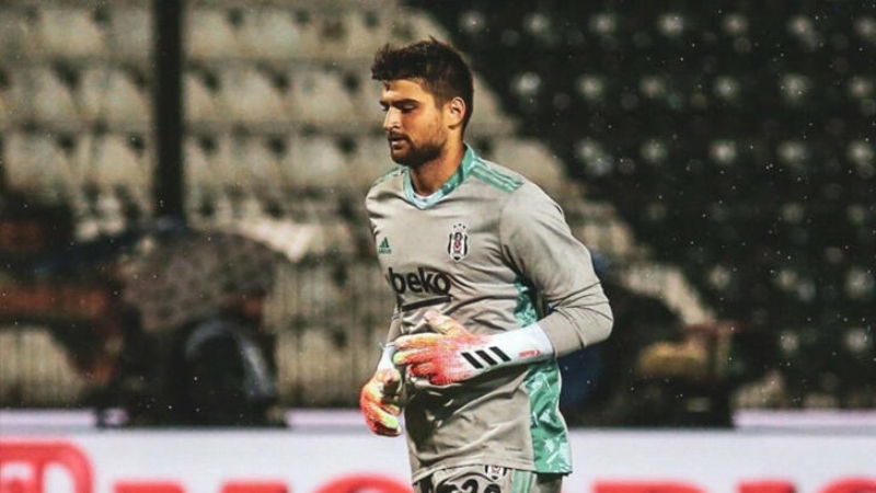 <p>Genç kalecinin ayrılığı halinde ara transfer döneminde Kara Kartal’a yeni bir kaleci kazandırılacak.</p><p><br></p><p>Fanatik</p>