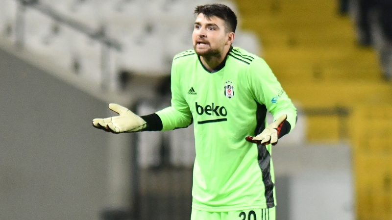 <p>Yakın zaman içerisinde Sergen hocanın bu kararının arkasında durduğunu açıklaması sonrasında ocak ayı için de yapılan çalışmaları durduran yönetim, Ersin konusunda teknik ekiple birlikte karar verecek. </p>