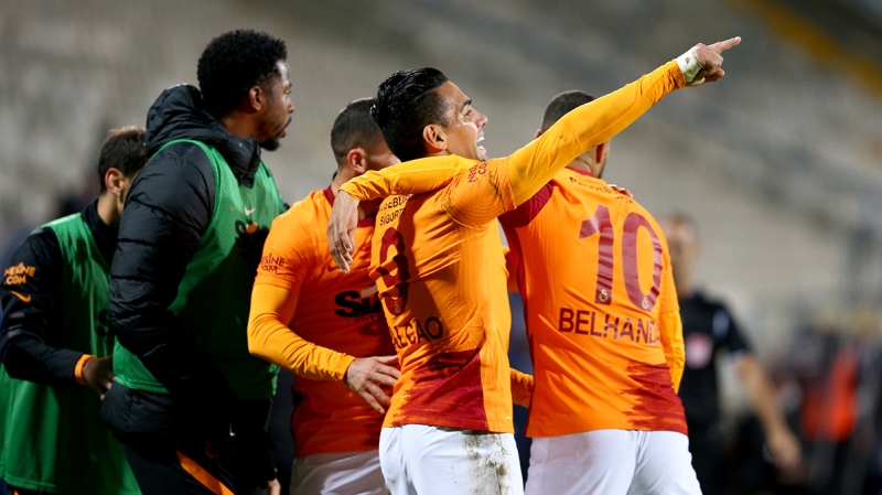 <p>Falcao ile ses getirmek isteyen bir takmn kasasndan ykl bir miktar karmaya hazr olduu yazld. </p>