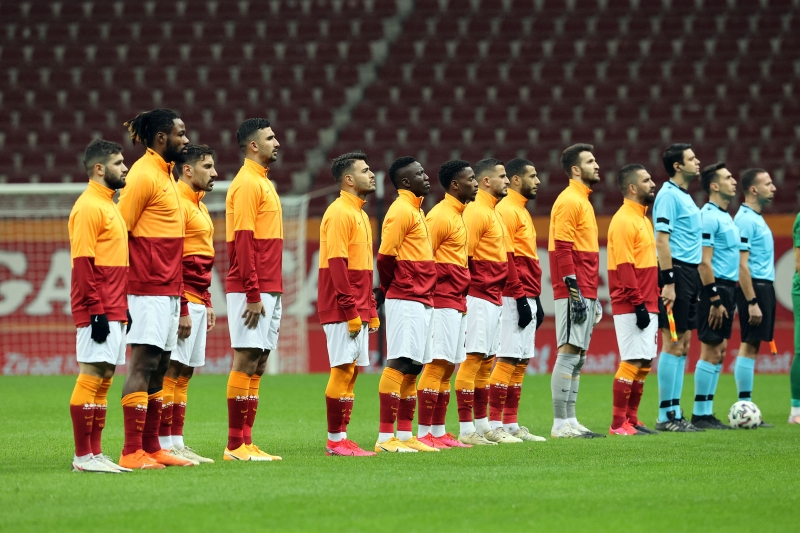 <p>Fatih Karagümrük karşılaşması öncesinde Galatasaray'da hedef hem 3 puanla zirve yarışını hem de namağlup seriyi sürdürmek.</p>