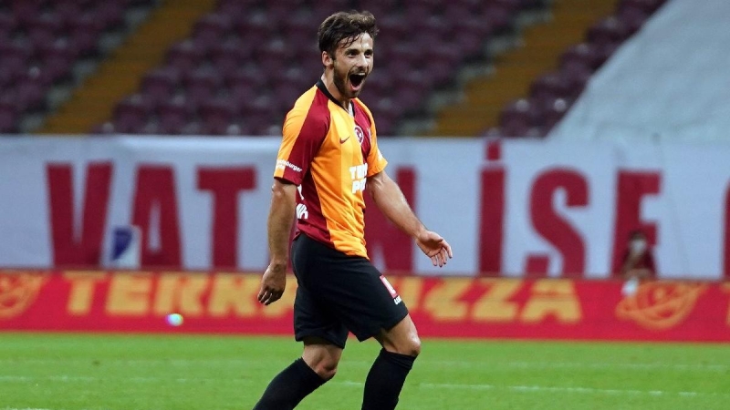 <p>Süper Lig'in 9'uncu haftasında iç sahada oynanan Hes Kablo Kayserispor maçında sakatlanan ve Çaykur Rizespor ile Atakaş Hatayspor karşılaşmalarında arkadaşlarını yalnız bırakan Saracchi, takımla birlikte antrenmanlara başladı. </p>