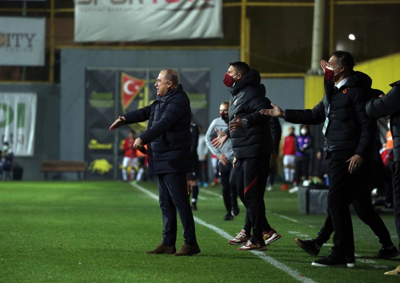 <p><b>TALMAT NE DYOR, TERM'E NE KADAR CEZA GELR?</b><br></p><p><br></p><p>Trkiye Futbol Federasyonu Futbol Disiplin Talimat'nn konuyla ilgili hkmleri yle:</p>