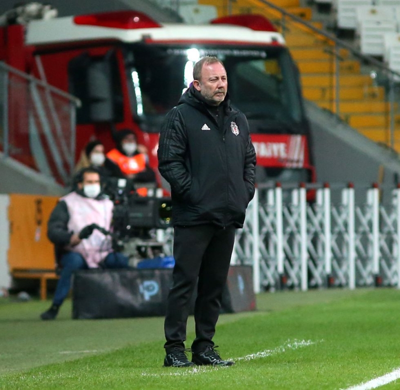 <p>Teknik direktr Sergen Yaln'n BB Erzurumspor karsna geen hafta oynanan Aytemiz Alanyaspor mandan iki deiiklik yaparak kaca tahmin ediliyor.</p>