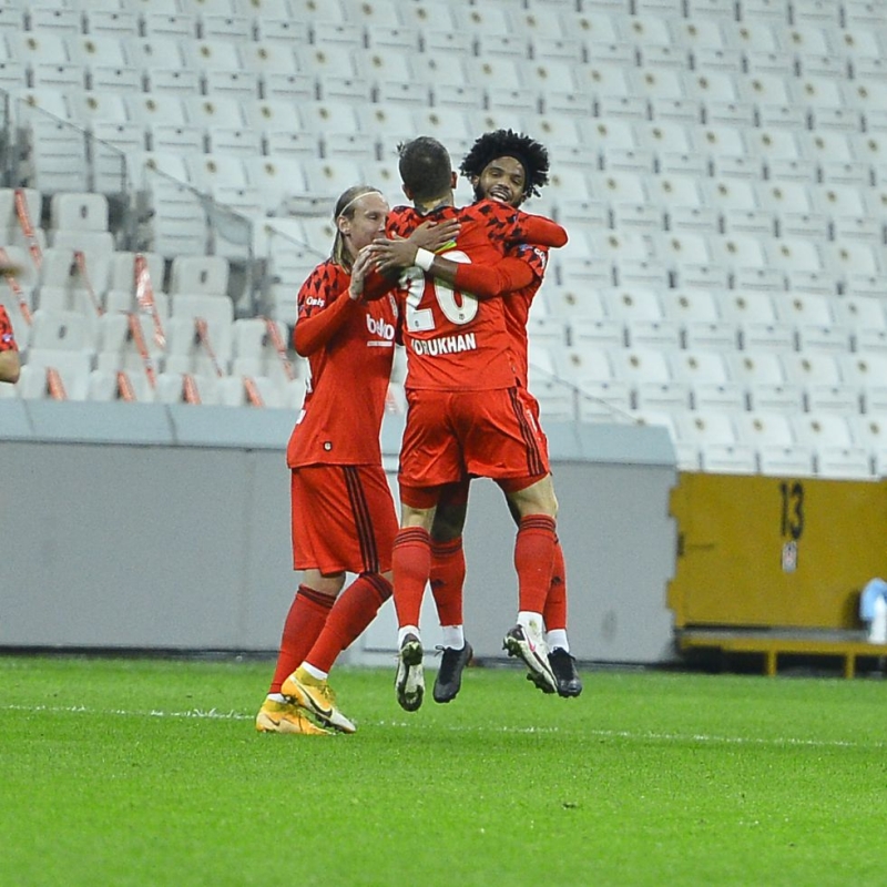 Sergen Yalçın kararını verdi! İlk 11�de 2 değişiklik Foto Galeri STAR