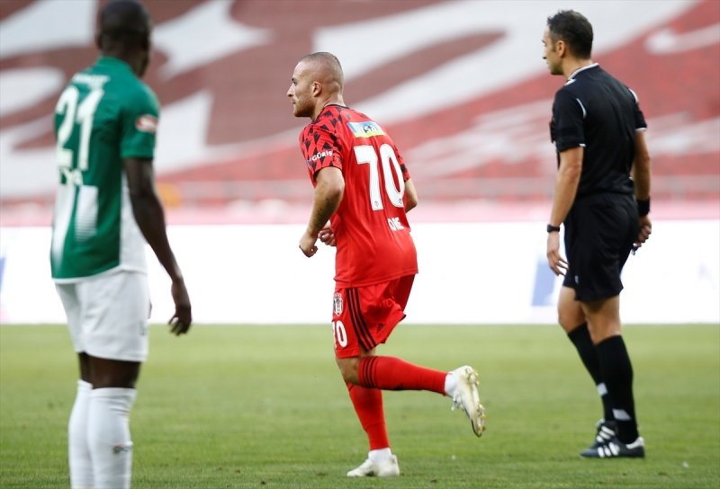 <p>ttifak Holding Konyaspor, Genlerbirlii, Yukatel Denizlispor ve Medipol Baakehir malarnda toplam 128 dakika sre alp 1 gol atan Gkhan Tre, son 6 haftann 5'inde sakatlk sebebiyle kadroya alnmad. </p>