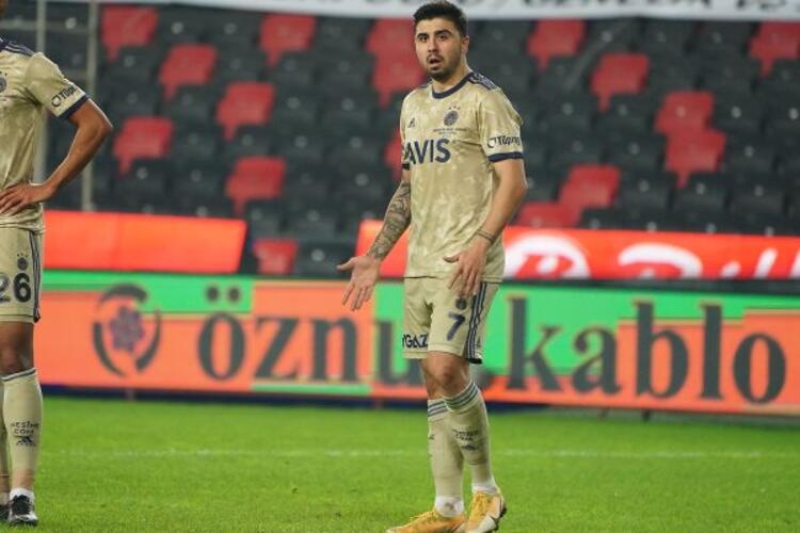 <p>Mert Hakan, golden sonra Erol Bulut'a 'Hocam vallahi böyle olmaz' diye seslendi.</p>