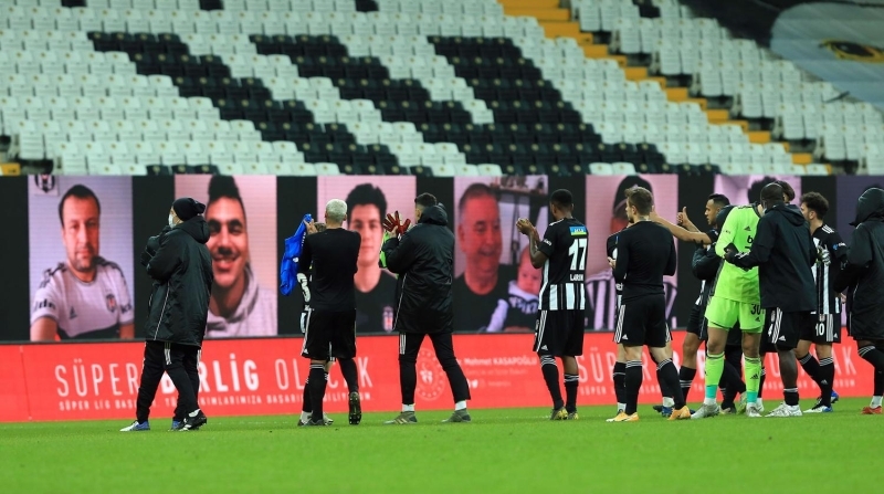 <p>Süper Lig’in 13. haftasında BB Erzurumspor’u sahasında 4-0 gibi farklı bir skorla geçen Beşiktaş; Alanyaspor, Galatasaray ve Fenerbahçe’nin mağlup olduğu haftada hata yapmadı ve zirveyle arasındaki farkı kapattı.</p>