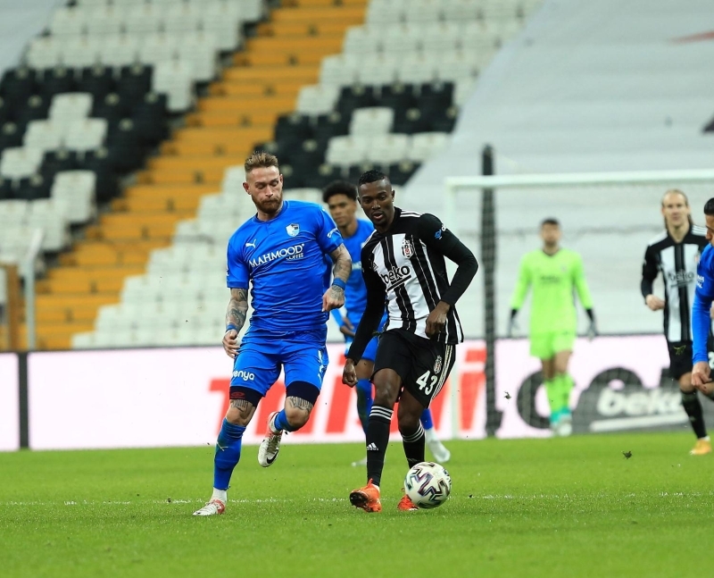 <p>Bazen biz de kontrolümüzü kaybedip aşırı tepki gösterebiliyoruz ama bu her zaman olmuyor. Fatih hoca da daha önce atıldı, ben de atıldım. Yaptığımız işin doğasında var bu.</p>