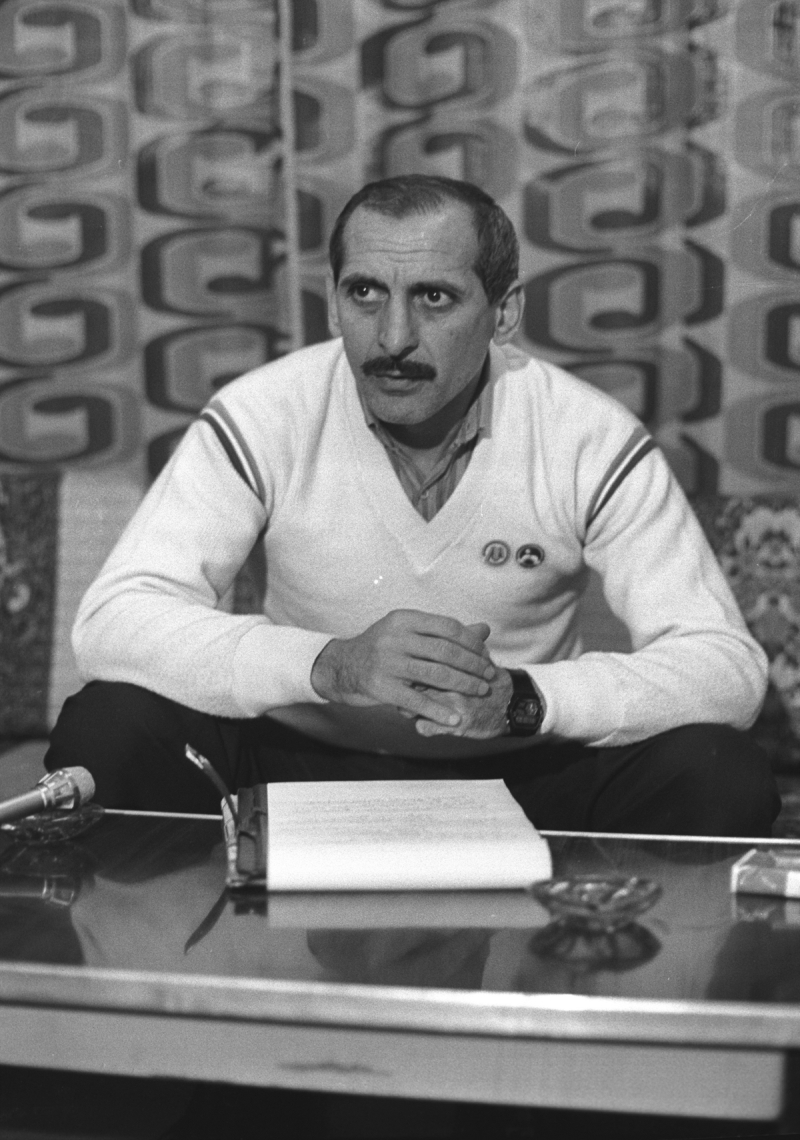 <p>Sümer, Yolspor, Zonguldak Kömürspor'un ardından, Trabzonspor'un kuruluşuyla birlikte (1967) bordo-mavili formayı sırtına geçirdi</p>