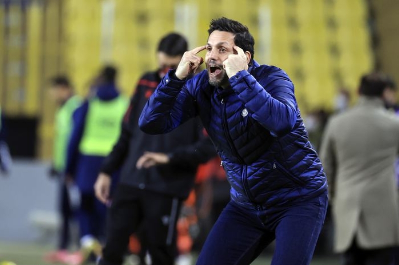 <p>Son şampiyon karşısında kazanılan zafer kadar konuşulan bir başka konu; Bulut’un ilk 11’deki tercihleri oldu. Eleştirilerin odağındaki isim olan Bulut, cesur kararlar alarak Kemal Ademi ve Sinan Gümüş’ü ilk kez 11’de oynattı; sol kanada da Filip Novak-Caner Erkin ikilisini yerleştirdi. </p>