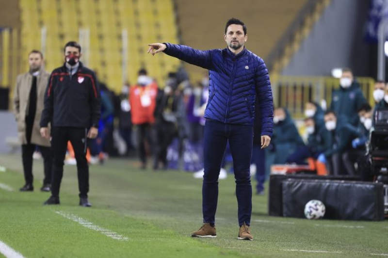 <p>Son haftalarda peş peşe gelen mağlubiyetler sonrası Fenerbahçe için ‘kader’ maçına dönüşen Medipol Başakşehir karşılaşmasında elde edilen 4-1’lik galibiyet, başta teknik direktör Erol Bulut ve futbolcular olmak üzere tüm sarı lacivertli camiaya rahat bir nefes aldırdı.</p>